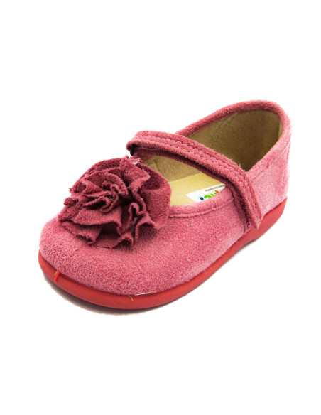 mercedita de serratex con un adorno para nina