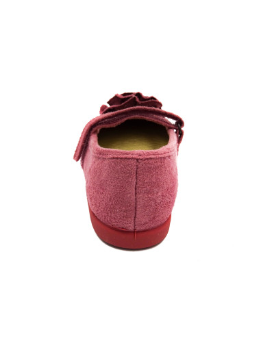 mercedita de serratex con un adorno para nina