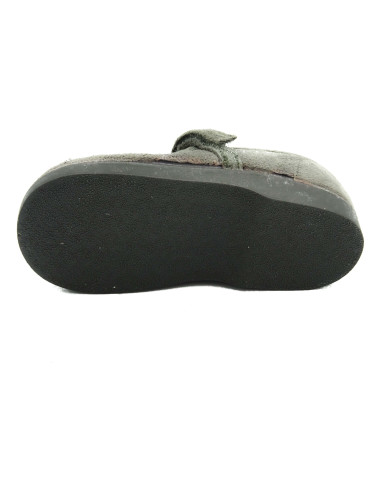 mercedita de serratex con un adorno para nina