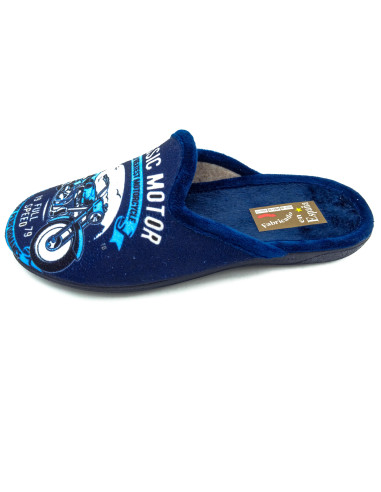 zapatilla de casa con dibujo de moto y suela de goma