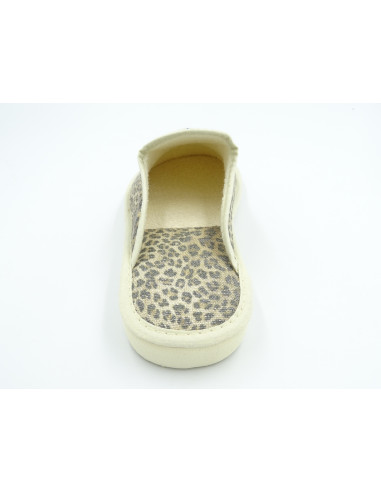 zapatilla de casa con estampado de leopardo y suela con piso microporoso
