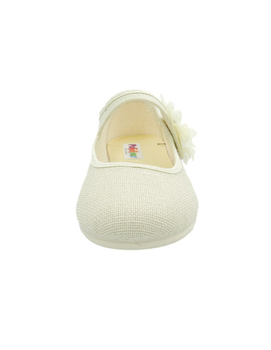 mercedita para nina de lino con una flor