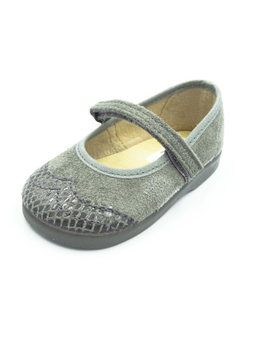 mercedita serratex con una pala vega en piton para nina