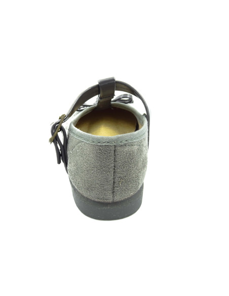 mercedita con un lazo de adorno y una correa sintetica para nina