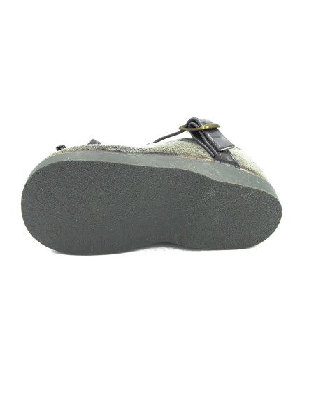 mercedita con un lazo de adorno y una correa sintetica para nina