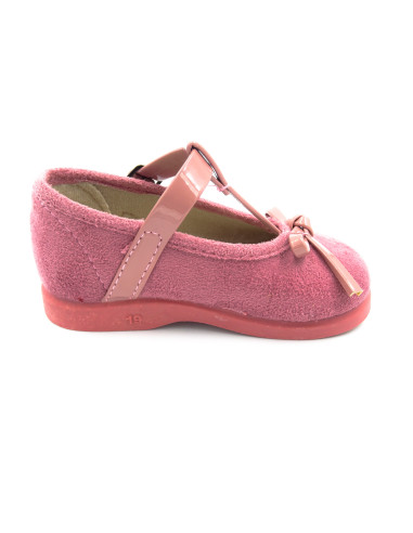 mercedita con un lazo de adorno y una correa sintetica para nina