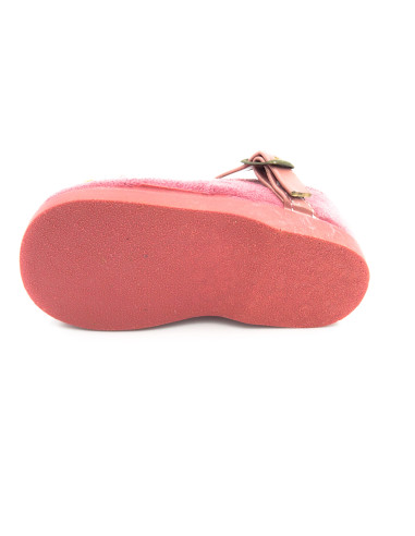 mercedita con un lazo de adorno y una correa sintetica para nina