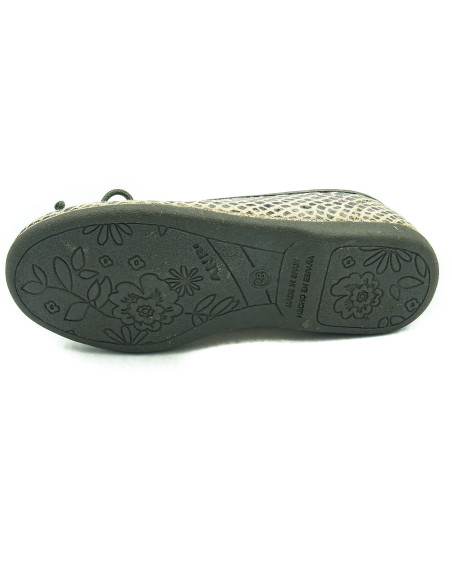 manoletina de tela con estampado de piton para nina