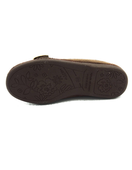 manoletina con copete y hebilla a un lado para nina