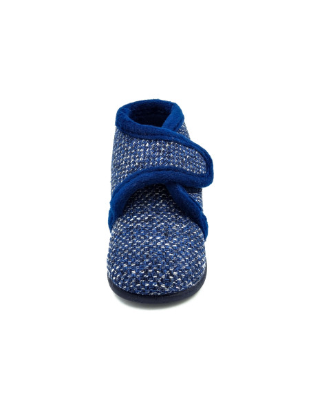 zapatilla de casa con un tejido muy calentito para nino