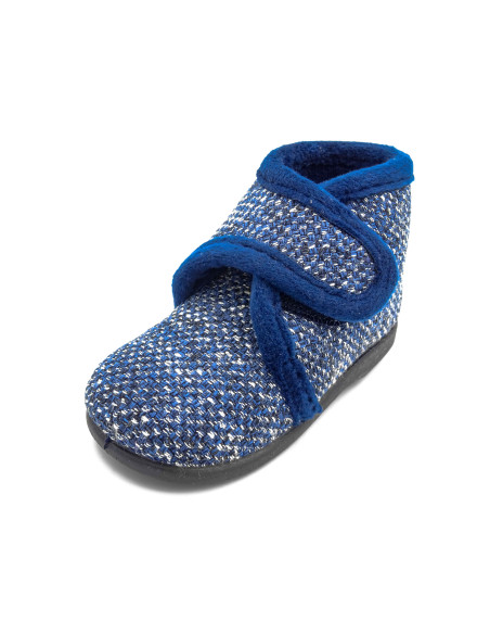 zapatilla de casa con un tejido muy calentito para nino