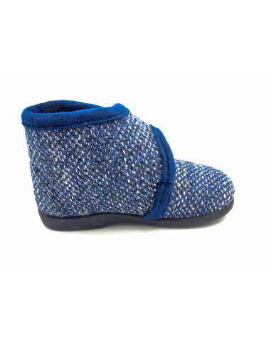 zapatilla de casa con un tejido muy calentito para nino