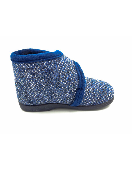 zapatilla de casa con un tejido muy calentito para nino