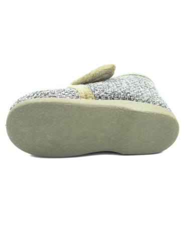 zapatilla de casa con un tejido muy calentito para nino