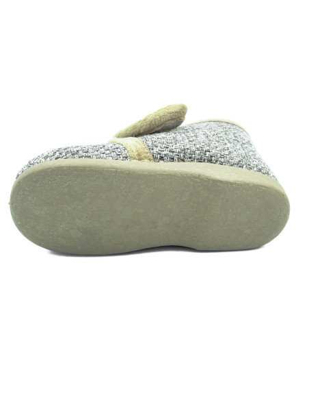 zapatilla de casa con un tejido muy calentito para nino