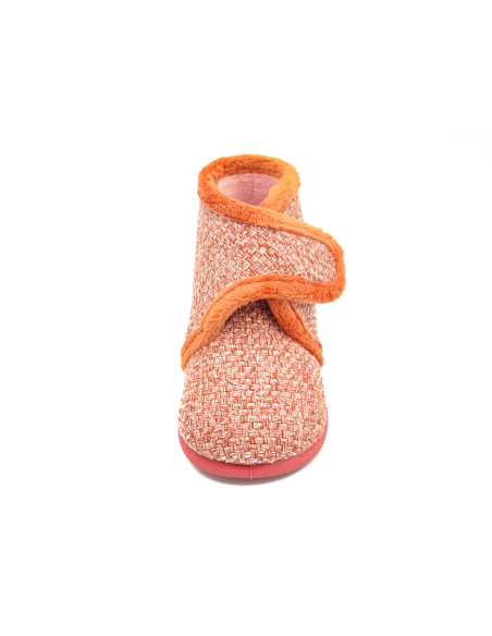 zapatilla de casa con un tejido muy calentito para nino