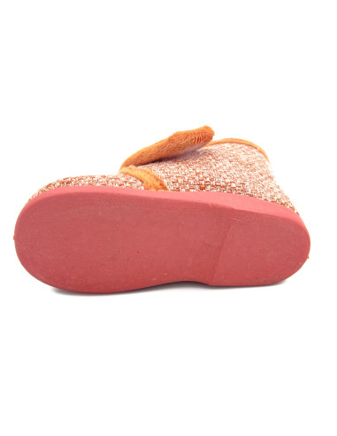 zapatilla de casa con un tejido muy calentito para nino