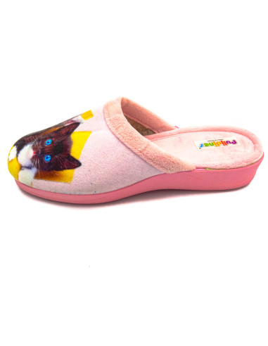 zapatilla de casa para mujer con cuna en el piso