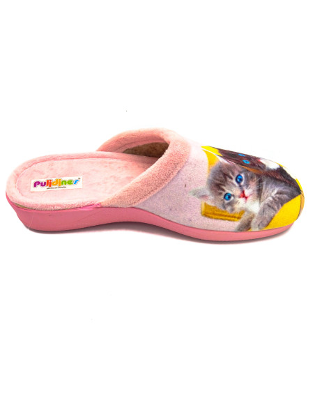 zapatilla de casa para mujer con cuna en el piso
