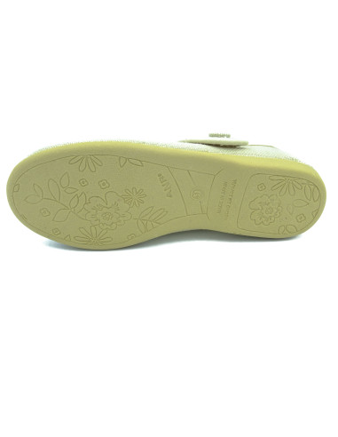 mercedita de lino con boton para nina en color hielo