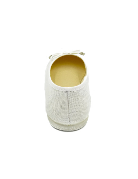 manoletina de lino para nina con un lazo en el empeine