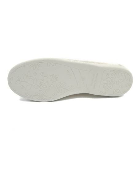 manoletina de lino para nina con un lazo en el empeine