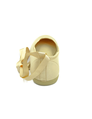 manoletina de raso para nina con cinta de atar en la pierna