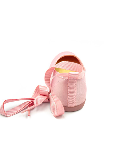 manoletina de raso para nina con cinta de atar en la pierna