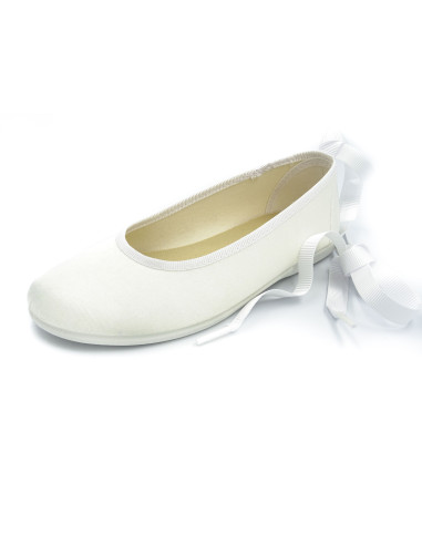 manoletina de raso para nina con cinta de atar en la pierna