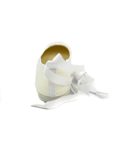 manoletina de raso para nina con cinta de atar en la pierna