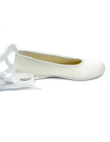 manoletina de raso para nina con cinta de atar en la pierna