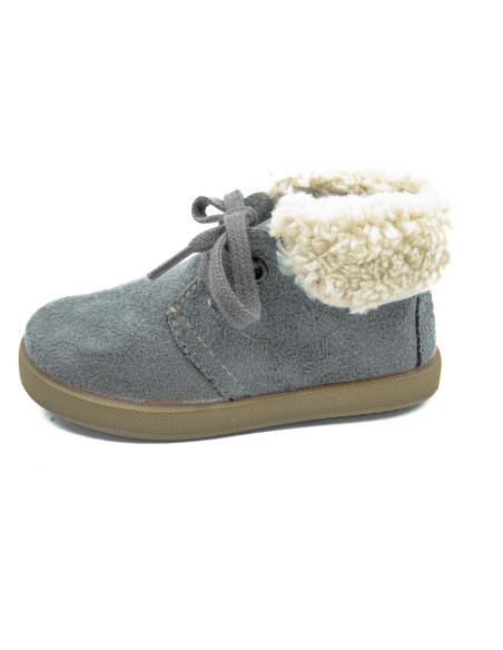 pisacacas de serratex con un cuello de borreguillo y suela de goma