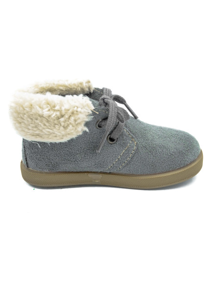 pisacacas de serratex con un cuello de borreguillo y suela de goma