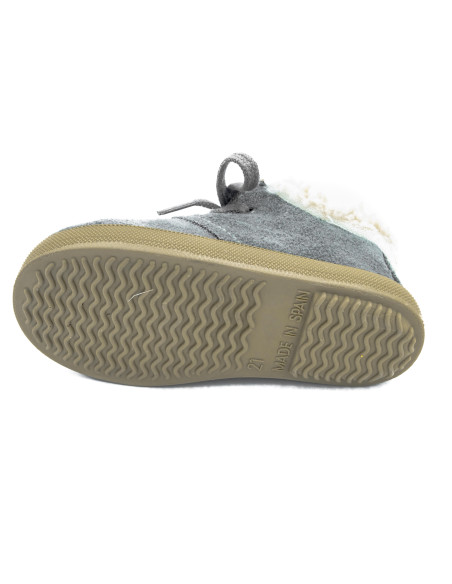 pisacacas de serratex con un cuello de borreguillo y suela de goma