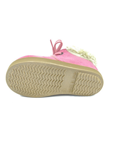 pisacacas de serratex con un cuello de borreguillo y suela de goma