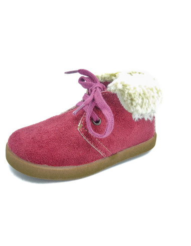 pisacacas de serratex con un cuello de borreguillo y suela de goma