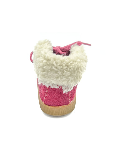 pisacacas de serratex con un cuello de borreguillo y suela de goma