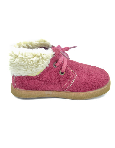 pisacacas de serratex con un cuello de borreguillo y suela de goma