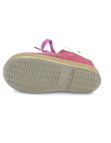 pisacacas de serratex con un cuello de borreguillo y suela de goma