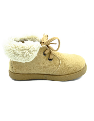 pisacacas de serratex con un cuello de borreguillo y suela de goma