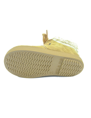 pisacacas de serratex con un cuello de borreguillo y suela de goma