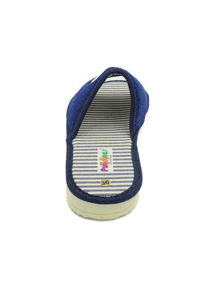 zapatilla de casa para chica con los ojos bordados y planta de rayas