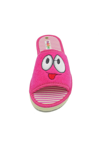 zapatilla de casa para chica con los ojos bordados y planta de rayas