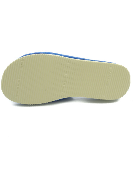 zapatilla de casa para chica con los ojos bordados y planta de rayas