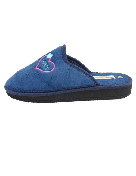 zapatilla de casa para mujer con un bordado love