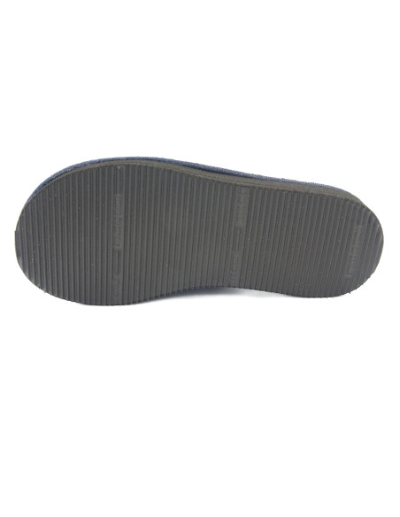 zapatilla de casa para mujer con un bordado love