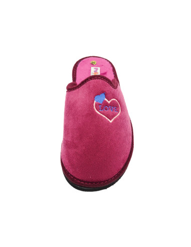 zapatilla de casa para mujer con un bordado love