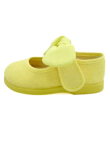 mercedita para nina de ceremonia con lazo en la correa