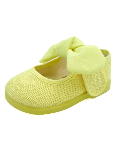 mercedita para nina de ceremonia con lazo en la correa