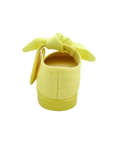 mercedita para nina de ceremonia con lazo en la correa